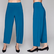 Load image into Gallery viewer, Compli K Soft Drape Cropped Pant
