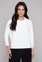 Charger l&#39;image dans la galerie, Compli K Whisper Back Button Blouse
