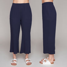 Charger l'image dans la galerie, Compli K Textured Gauze Cropped Pant
