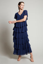 Charger l&#39;image dans la galerie, Compli K Noir short sleeve multi-layered long dress with brooch
