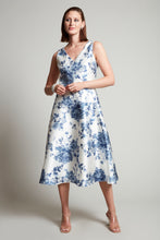 Charger l&#39;image dans la galerie, Compli K Noir sleeveless v-neck floral dress with flare bottom
