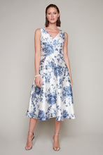 Charger l&#39;image dans la galerie, Compli K Noir sleeveless v-neck floral dress with flare bottom

