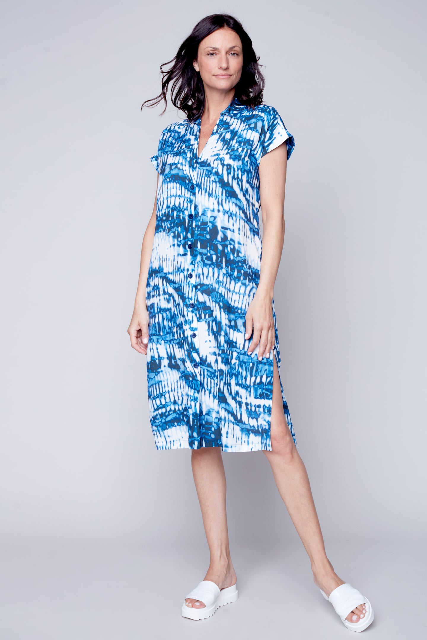 Carre Noir v-neck short sleeve shirt dress with slit side hems