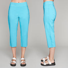 Load image into Gallery viewer, Carre Noir pull-on capri pants with side stitching details

