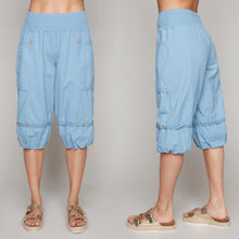 Load image into Gallery viewer, Carre Noir cropped capri pants
