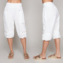 Load image into Gallery viewer, Carre Noir cropped capri pants
