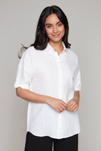 Load image into Gallery viewer, Carre Noir 3/4-length sleeve linen blouse
