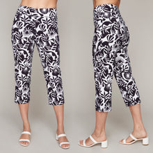 Charger l&#39;image dans la galerie, Carre Noir pull-on floral printed capri pants
