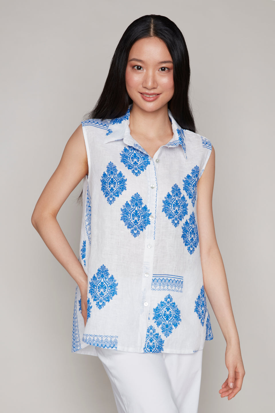 Carre Noir sleeveless floral embroidered button-front blouse