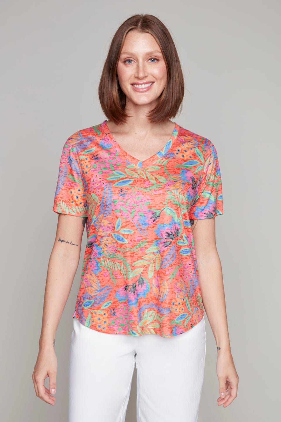 Carre Noir novelty v-neck botanical flower print t-shirt