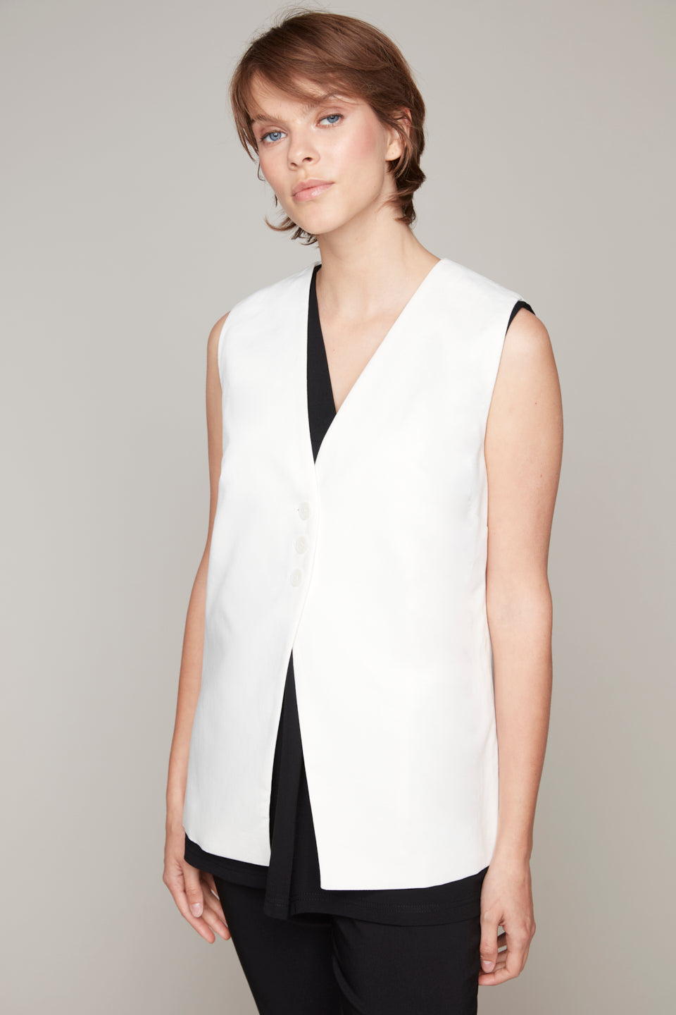 Carre Noir sleeveless button-front vest